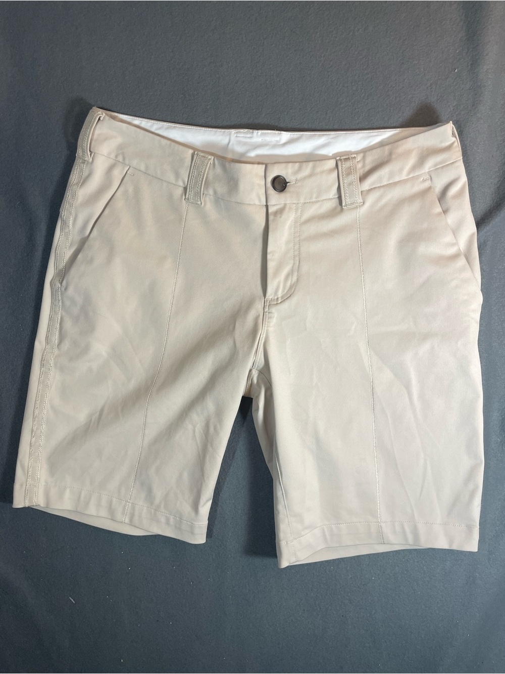 Lululemon Womens Club Golf Shorts Stone Tan Flat Front Tailored Seams Bermuda